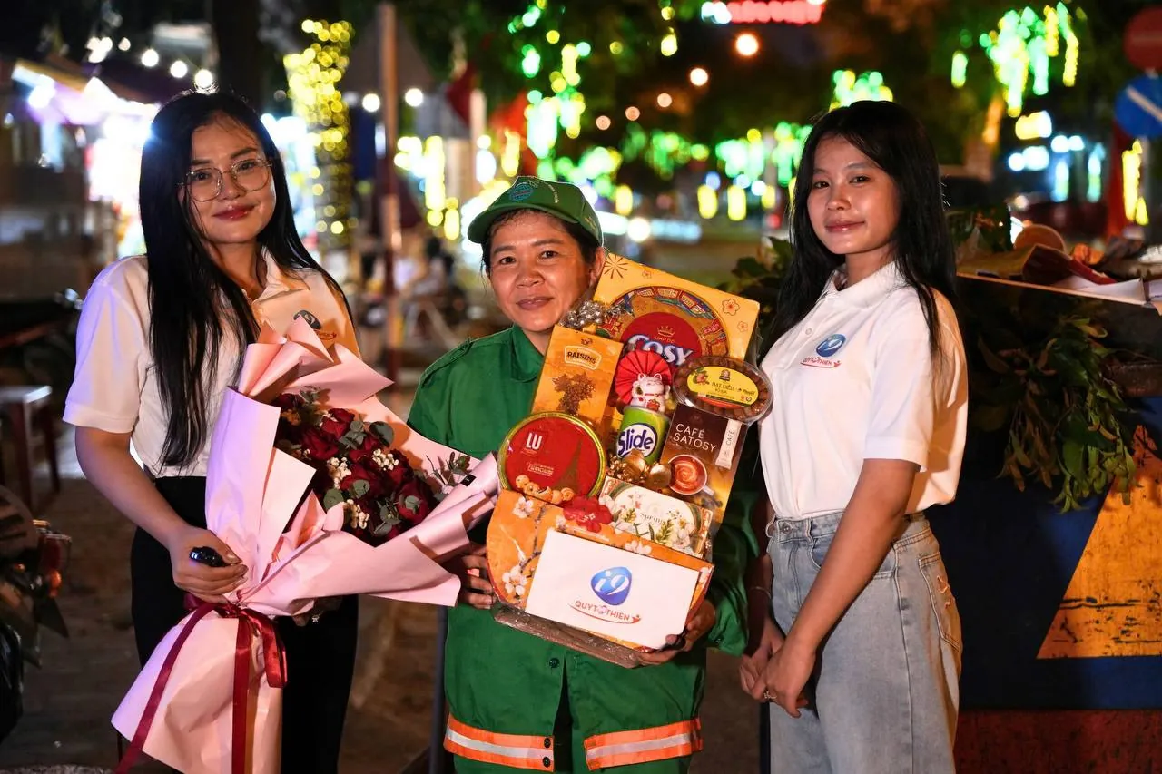 Biểu tượng bóng đèn sáng, đại diện cho sự đổi mới liên tục của Suncity 8888